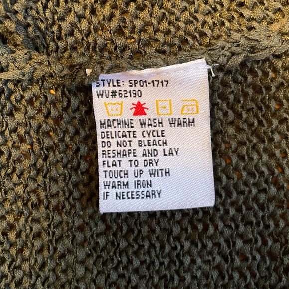 Sleeveless Knit Top - Picture 7 of 8